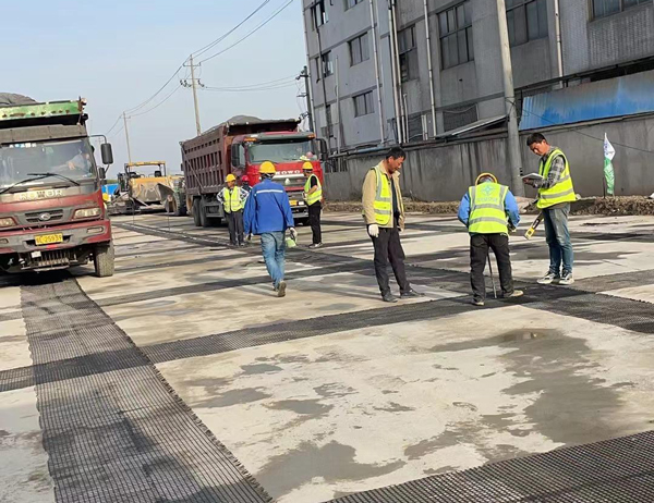 企石镇老材料的新故事：玻璃纤维土工格栅如何在‘白改黑’浪潮中重获新生？